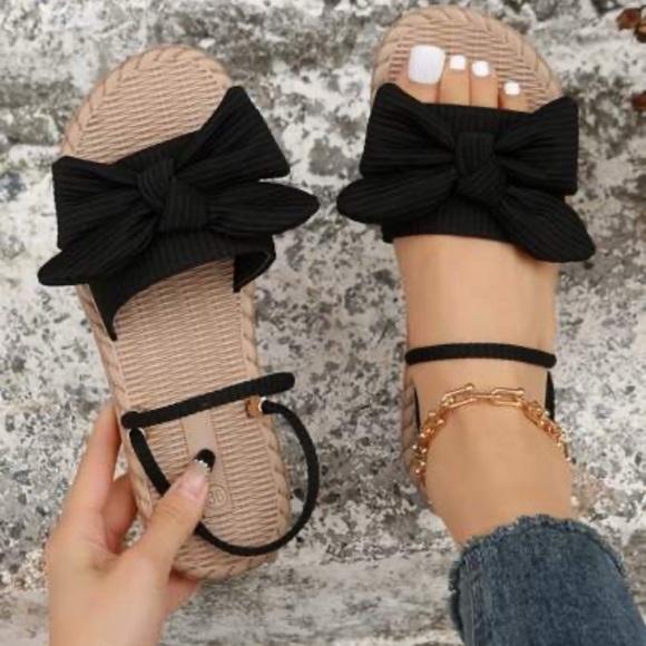 Elegant Black Bow Sandals - Picture 1 of 7